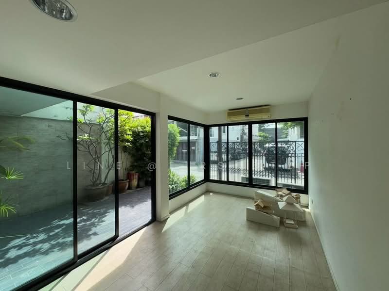 3-storey Commercial Townhouse Ekkamai (Sukhumvit 63), Near BTS Ekkamai, Bangkok, Khlong Tan Nua, Watthana, Bangkok, , 250 sqm, Shophouse For Rent, by LINE @firststep, 500477563 - DDproperty.com