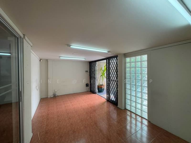 3-storey Commercial Townhouse Ekkamai (Sukhumvit 63), Near BTS Ekkamai, Bangkok, Khlong Tan Nua, Watthana, Bangkok, , 250 sqm, Shophouse For Rent, by LINE @firststep, 500477563 - DDproperty.com