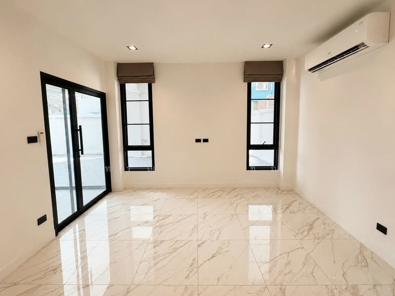 House Sutthisan – Huai Khwang, Bangkok, Samsen Nok, Huai Khwang, Bangkok, 5 Bedrooms, 360 sqm, Single Detached House For Rent, by ปรินทร์ญาดา ชิณโชติ, 500477581 - DDproperty.com
