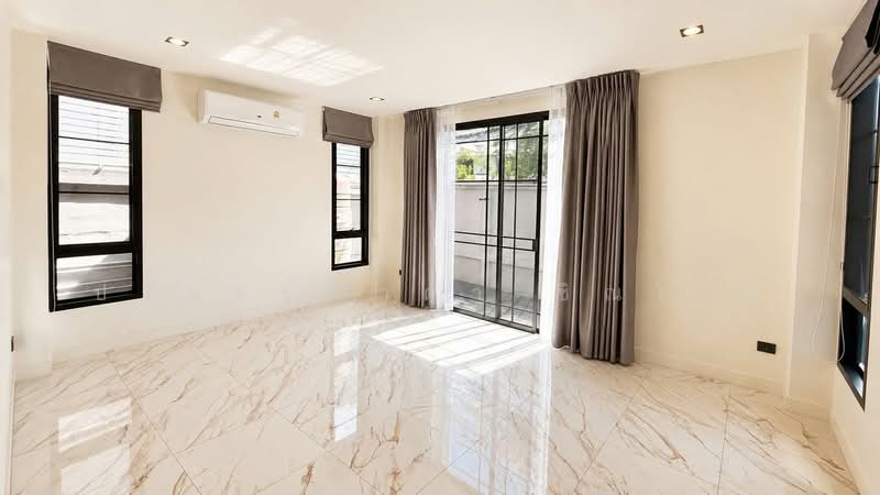 House Sutthisan – Huai Khwang, Bangkok, Samsen Nok, Huai Khwang, Bangkok, 5 Bedrooms, 360 sqm, Single Detached House For Rent, by ปรินทร์ญาดา ชิณโชติ, 500477581 - DDproperty.com