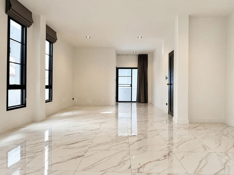 House Sutthisan – Huai Khwang, Bangkok, Samsen Nok, Huai Khwang, Bangkok, 5 Bedrooms, 360 sqm, Single Detached House For Rent, by ปรินทร์ญาดา ชิณโชติ, 500477581 - DDproperty.com
