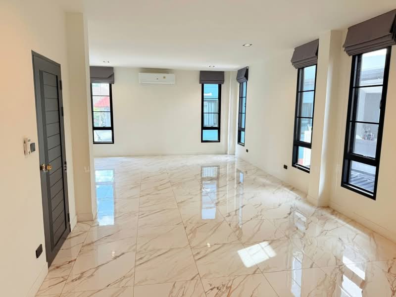 House Sutthisan – Huai Khwang, Bangkok, Samsen Nok, Huai Khwang, Bangkok, 5 Bedrooms, 360 sqm, Single Detached House For Rent, by ปรินทร์ญาดา ชิณโชติ, 500477581 - DDproperty.com