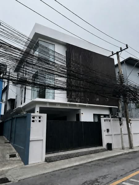 House Sutthisan – Huai Khwang, Bangkok, Samsen Nok, Huai Khwang, Bangkok, 5 Bedrooms, 360 sqm, Single Detached House For Rent, by ปรินทร์ญาดา ชิณโชติ, 500477581 - DDproperty.com