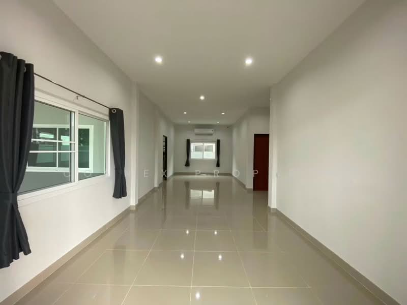 Newly renovated detached house, Chokchai 4, Soi 36, Bangkok, , Lat Phrao, Bangkok, 3 Bedrooms, 21 sqm, Single Detached House For Sale, by Connex Property, 500477600 - DDproperty.com