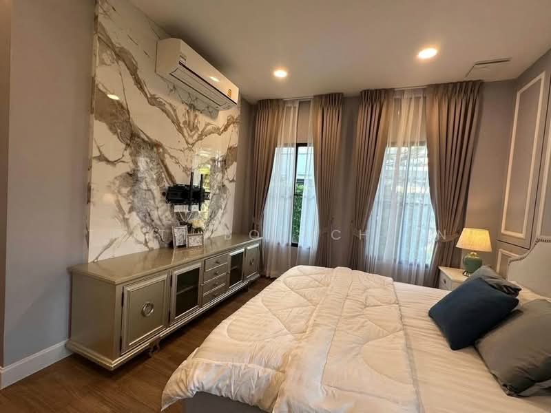 Nantawan Rama 9 - New Krungthepkreetha, Bangkok, Saphan Sung, Bangkok, 4 Bedrooms, 302 sqm, Single Detached House For Rent, by Thiti Boonchurn, 500477629 - DDproperty.com