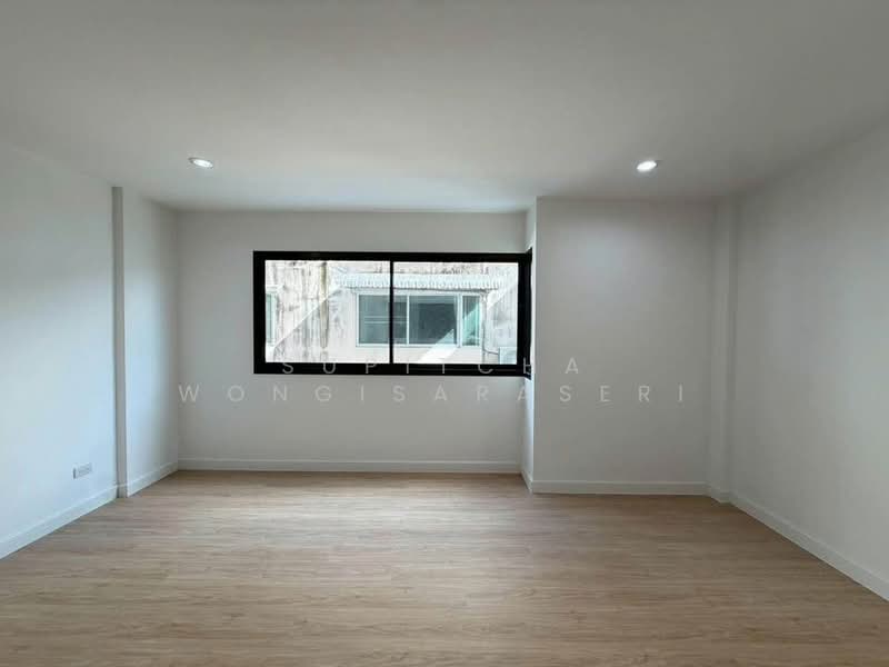 undefined, Bangkok, Talat Bang Khen, Lak Si, Bangkok, 4 Bedrooms, 180 sqm, Townhouse For Sale, by Supitcha Wongisaraseri, 500477664 - DDproperty.com