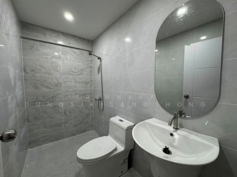 3-BR Townhouse, Bangkok, Lat Phrao, Bangkok, 3 Bedrooms, 204 sqm, Townhouse For Sale, by Trinnaya Dungsirisangthong, 500477767 - DDproperty.com