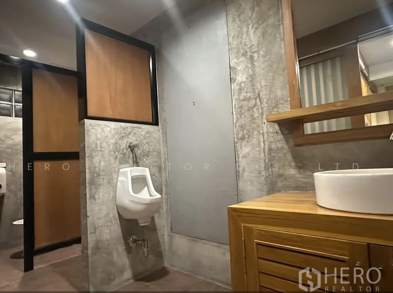 For Rent Retail Space 166 sq.m. near BTS Asok Watthana, Bangkok HRE01220, กรุงเทพ, สุขุมวิท, คลองเตยเหนือ, วัฒนา, กรุงเทพ, 166 ตร.ม., พื้นที่ขายของ ให้เช่า, โดย Hero Realtor Co., Ltd., 500477846 - DDproperty.com