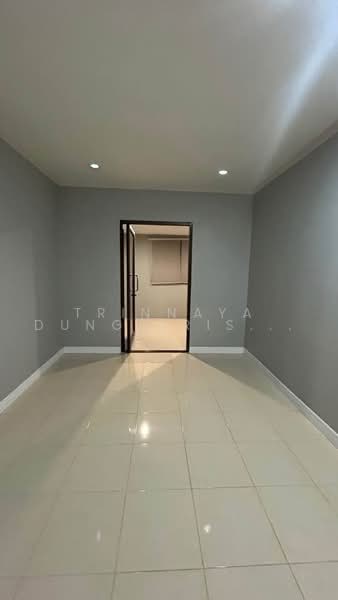 ทาวน์เฮ้าส์ 3-ห้องนอน, กรุงเทพ, ดอกไม้, ประเวศ, กรุงเทพ, 150 ตร.ม., ทาวน์เฮ้าส์ ขาย, โดย Trinnaya Dungsirisangthong, 500477849 - DDproperty.com