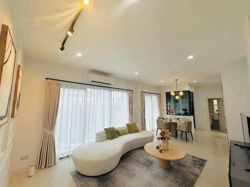 Baan Klang Muang Classe Sukhumvit 77, Bangkok, Soi On Nut 21, Suan Luang, Bangkok, 3 Bedrooms, 228 sqm, Single Detached House For Rent, by Khun Ming, 500477884 - DDproperty.com