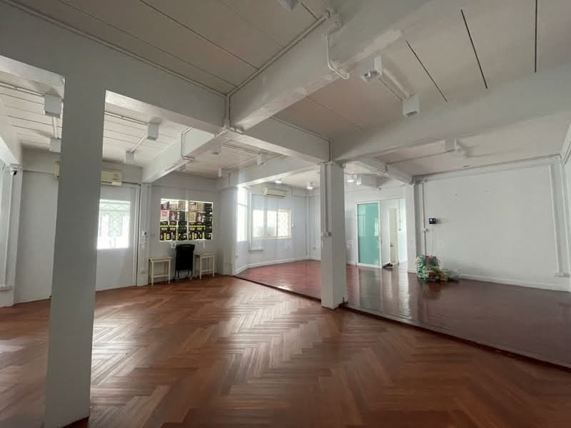 Semi-Detached house for commercial use in Soi Thonglor 3STO about 350-400 sqm, 4 rooms, Bangkok, สุขุมวิท 55, Khlong Tan Nua, Watthana, Bangkok, 4 Bedrooms, 350 sqm, Semi-Detached House (Twin House) For Rent, by ปรีชา จิตต์สมนึก, 500478072 - DDproperty.com