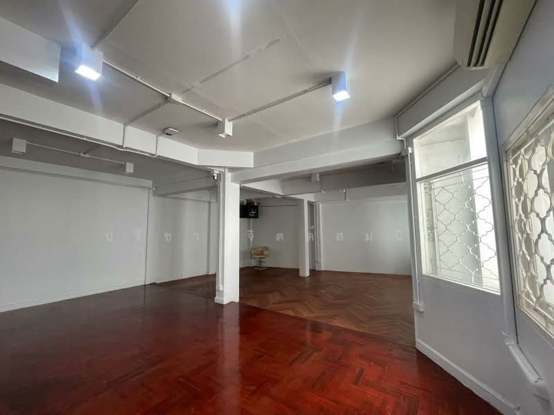 Semi-Detached house for commercial use in Soi Thonglor 3STO about 350-400 sqm, 4 rooms, Bangkok, สุขุมวิท 55, Khlong Tan Nua, Watthana, Bangkok, 4 Bedrooms, 350 sqm, Semi-Detached House (Twin House) For Rent, by ปรีชา จิตต์สมนึก, 500478072 - DDproperty.com