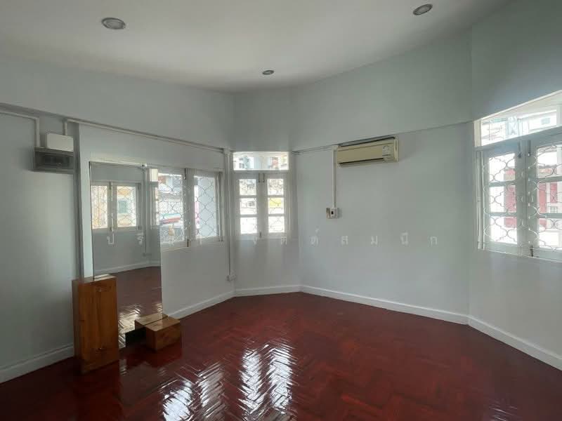 Semi-Detached house for commercial use in Soi Thonglor 3STO about 350-400 sqm, 4 rooms, Bangkok, สุขุมวิท 55, Khlong Tan Nua, Watthana, Bangkok, 4 Bedrooms, 350 sqm, Semi-Detached House (Twin House) For Rent, by ปรีชา จิตต์สมนึก, 500478072 - DDproperty.com