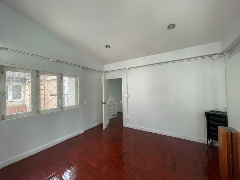 Semi-Detached house for commercial use in Soi Thonglor 3STO about 350-400 sqm, 4 rooms, Bangkok, สุขุมวิท 55, Khlong Tan Nua, Watthana, Bangkok, 4 Bedrooms, 350 sqm, Semi-Detached House (Twin House) For Rent, by ปรีชา จิตต์สมนึก, 500478072 - DDproperty.com