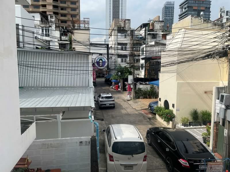 บ้านแฝด 3 ชั้นกว่า 300 ตรม. ให้เช่า ต้นซอยทองหล่อ, กรุงเทพ, สุขุมวิท 55, คลองตันเหนือ, วัฒนา, กรุงเทพ, 350 ตร.ม., บ้านแฝด ให้เช่า, โดย ปรีชา จิตต์สมนึก, 500478072 - DDproperty.com