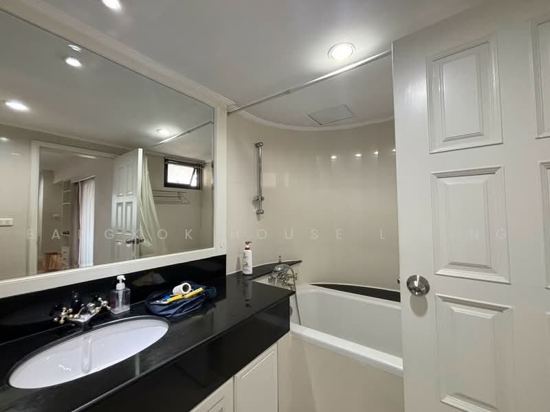 Centre Point Residence Phromphong, Bangkok, Soi Sukhumvit 39, Khlong Tan Nua, Watthana, Bangkok, 4 Bedrooms, 325 sqm, Condo For Rent, by Bangkok House Living, 500478128 - DDproperty.com