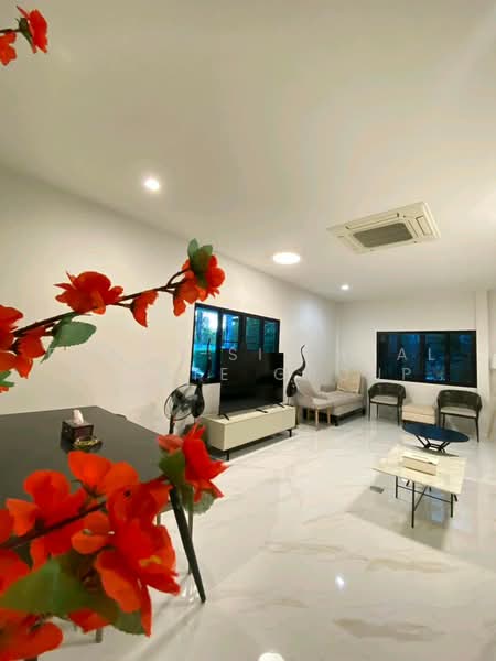 The City Pattanakarn, Bangkok, On Nut Road, Prawet, Bangkok, 8 Bedrooms, 400 sqm, Single Detached House For Rent, by Forty-Six Real Estate Group, 500478160 - DDproperty.com