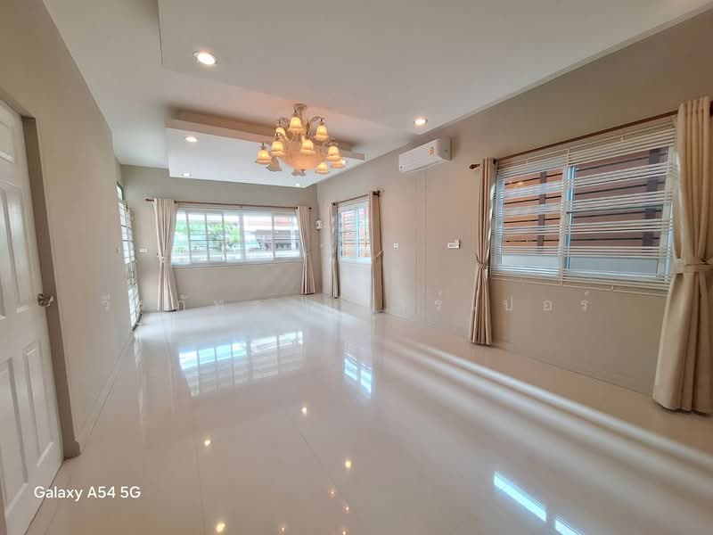 3-BRM Home in Udon Thani: Prime Location & Renovated Comfort, Udon Thani, Mak Khaeng, Muang Udon Thani, Udon Thani, 3 Bedrooms, 136 sqm, Single Detached House For Sale, by วีรภัทรา ดาร์เปอร์, 500478205 - DDproperty.com