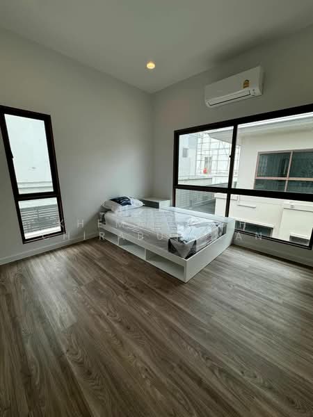 Burasiri Krungthep Kreetha, Bangkok, 95 Soi Pracha Ruam Chai, Hua Mak, Bang Kapi, Bangkok, 4 Bedrooms, 196 sqm, Single Detached House For Rent, by Khemasooch Chiraburanan, 500478207 - DDproperty.com
