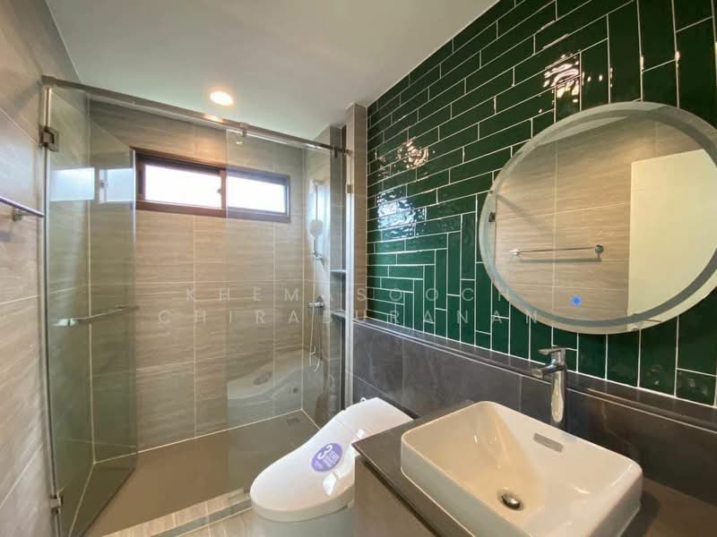 Burasiri Krungthep Kreetha, Bangkok, 95 Soi Pracha Ruam Chai, Hua Mak, Bang Kapi, Bangkok, 4 Bedrooms, 196 sqm, Single Detached House For Rent, by Khemasooch Chiraburanan, 500478207 - DDproperty.com