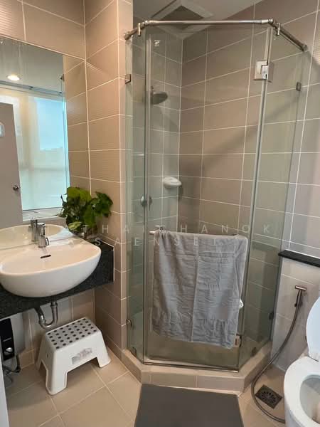 The Light House Sathorn–Chareonnakorn, Bangkok, Chareonnakorn Road, Khlong Ton Sai, Khlong San, Bangkok, 2 Bedrooms, 61 sqm, Condo For Rent, by Hathaichanok Saenset, 500478254 - DDproperty.com