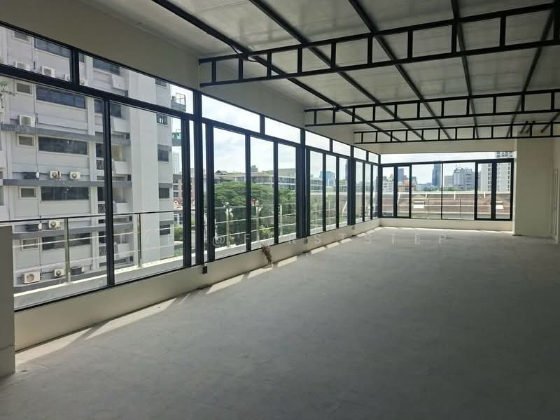 Commercial Space Rooftop Floor Sukhumvit 33 Near BTS Phrom Phong and EmQuartier (Only 850 meters), Bangkok, Khlong Tan Nua, Watthana, Bangkok, , 300 sqm, Retail Space For Rent, by LINE @firststep, 500478285 - DDproperty.com