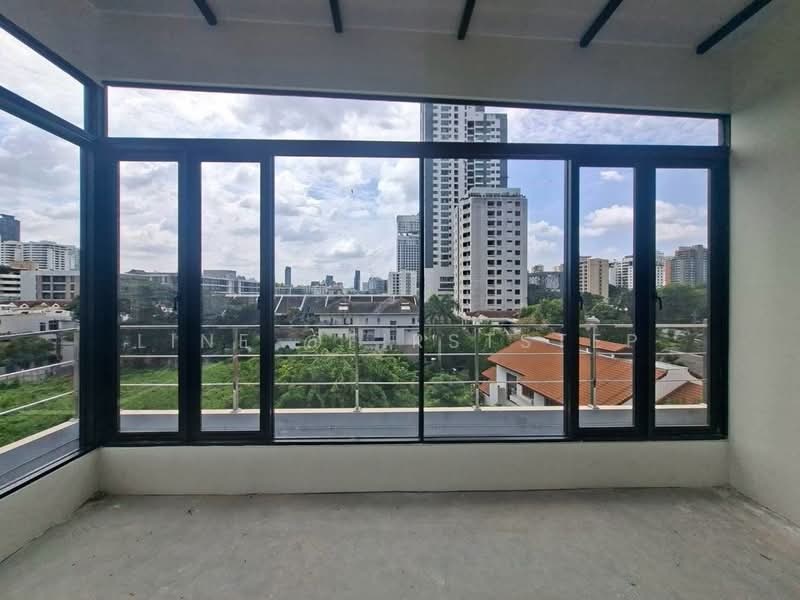 Commercial Space Rooftop Floor Sukhumvit 33 Near BTS Phrom Phong and EmQuartier (Only 850 meters), Bangkok, Khlong Tan Nua, Watthana, Bangkok, , 300 sqm, Retail Space For Rent, by LINE @firststep, 500478285 - DDproperty.com