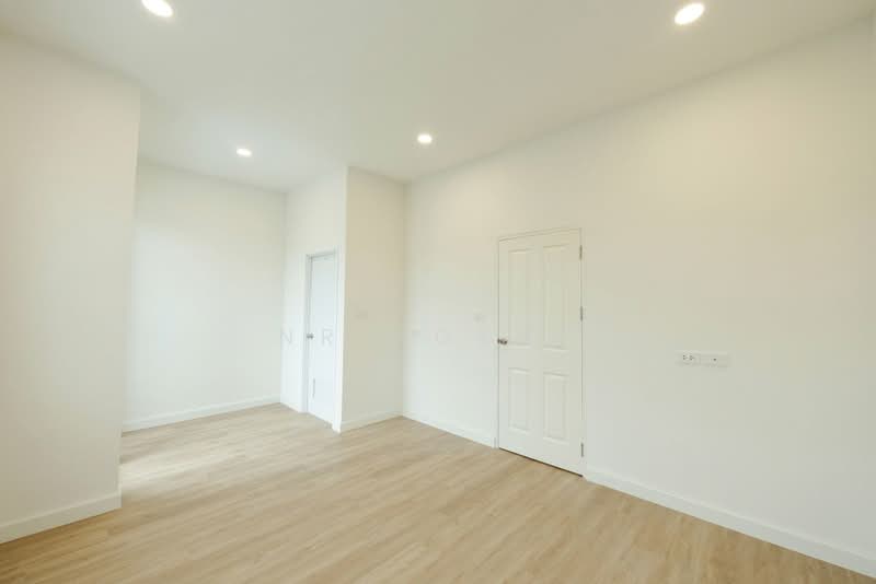 Golden Town 3 Bangna-Suanluang, Bangkok, Kanchanaphisek Road, Prawet, Bangkok, 4 Bedrooms, 105 sqm, Townhouse For Sale, by NR AGENT, 500478335 - DDproperty.com
