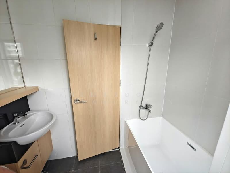The Height, Bangkok, Soi Sukhumvit 55, Khlong Tan Nua, Watthana, Bangkok, 2 Bedrooms, 58 sqm, Condo For Rent, by Khemasooch Chiraburanan, 500478376 - DDproperty.com