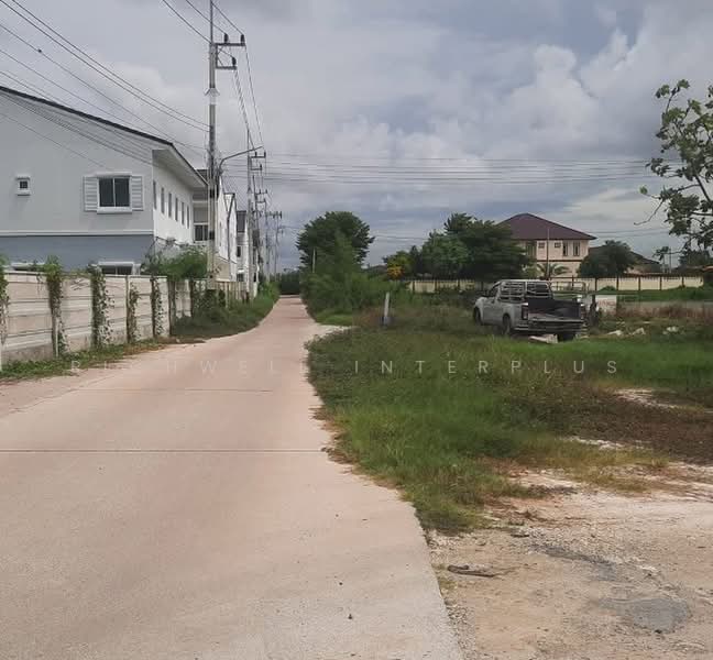 4 rai of land for sale in Bang Nang, already leveled and adjacent to a concrete road, Ban Kao Soi 10, Chon Buri (Pattaya), Bang Nang, Phan Thong, Chon Buri (Pattaya), , 6,400 sqm, Land For Sale, by RICHWELL INTERPLUS, 500478456 - DDproperty.com