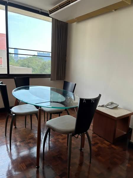 Siam Court Apartment, Bangkok, 130 ซอยสุขุมวิท 4 ถนนสุขุมวิท แขวง/เขตคลองเตย กทม., Khlong Toei, Bangkok, 1 Bedroom, 80 sqm, Apartment For Rent, by Khemasooch Chiraburanan, 500478458 - DDproperty.com