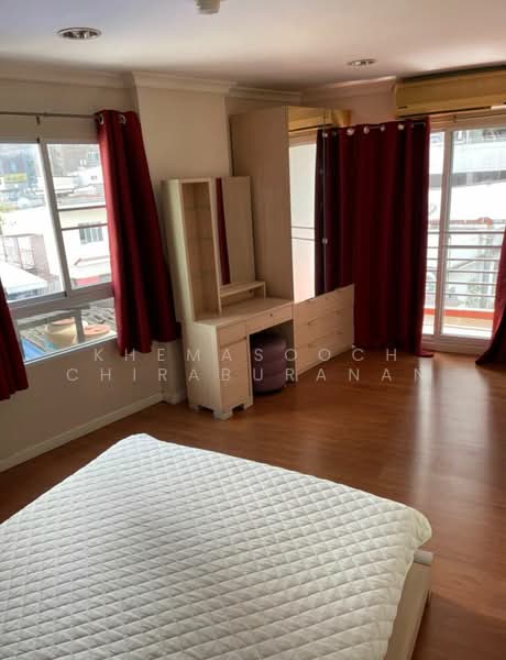 Lumpini Suite Sukhumvit 41, Bangkok, Soi Sukhumvit 41, Khlong Tan Nua, Watthana, Bangkok, 1 Bedroom, 52 sqm, Condo For Rent, by Khemasooch Chiraburanan, 500478496 - DDproperty.com