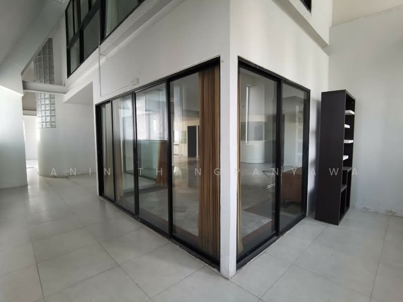 Regent on the Park 1, Bangkok, Soi Sukhumvit 26, Khong Tan, Khlong Toei, Bangkok, 3 Bedrooms, 350 sqm, Condo For Rent, by Kanin Thangpanyawa, 500478626 - DDproperty.com