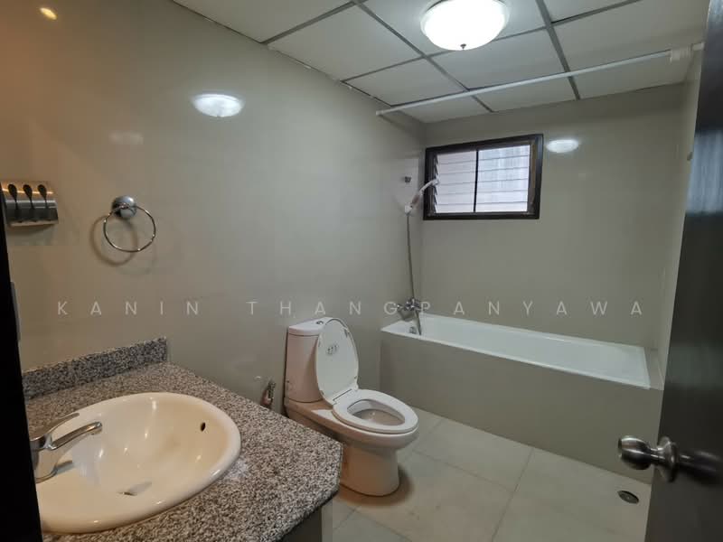 Regent on the Park 1, Bangkok, Soi Sukhumvit 26, Khong Tan, Khlong Toei, Bangkok, 3 Bedrooms, 250 sqm, Condo For Rent, by Kanin Thangpanyawa, 500478629 - DDproperty.com