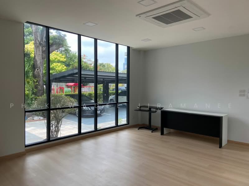 Prem Mansion, Bangkok, 121 Soi Sukhumvit 12, Khlong Toei, Bangkok, 1 Bedroom, 140 sqm, Apartment For Rent, by Phakawadee Jiramanee, 500478696 - DDproperty.com