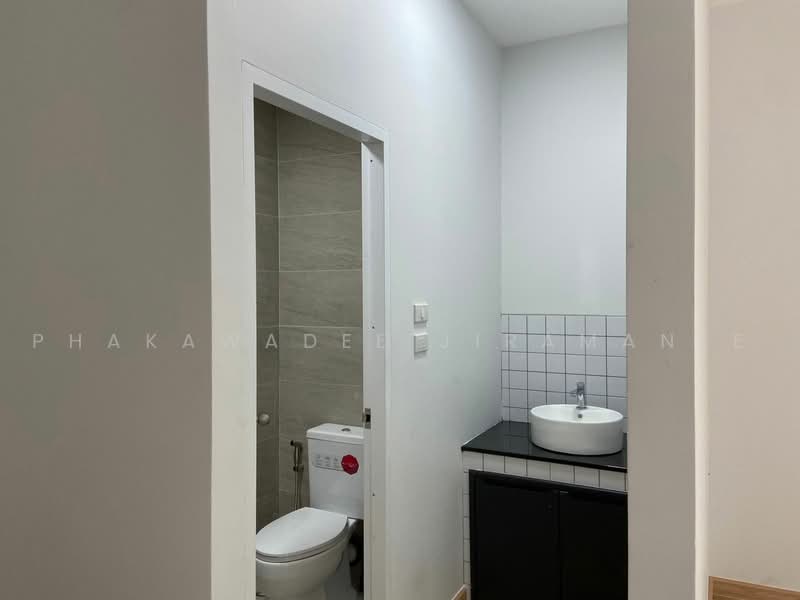 Prem Mansion, Bangkok, 121 Soi Sukhumvit 12, Khlong Toei, Bangkok, 1 Bedroom, 140 sqm, Apartment For Rent, by Phakawadee Jiramanee, 500478696 - DDproperty.com