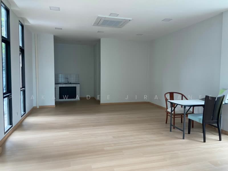 Prem Mansion, Bangkok, 121 Soi Sukhumvit 12, Khlong Toei, Bangkok, 1 Bedroom, 140 sqm, Apartment For Rent, by Phakawadee Jiramanee, 500478696 - DDproperty.com