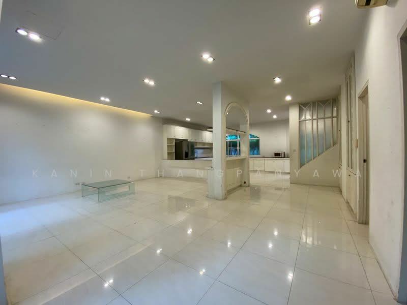 Prompak Gardens Condominium, Bangkok, Sukhumvit, Khlongtoei Nua, Watthana, Bangkok, 3 Bedrooms, 350 sqm, Condo For Rent, by Kanin Thangpanyawa, 500478710 - DDproperty.com