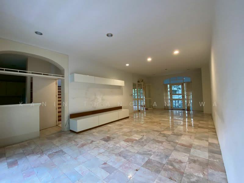 Prompak Gardens Condominium, Bangkok, Sukhumvit, Khlongtoei Nua, Watthana, Bangkok, 3 Bedrooms, 350 sqm, Condo For Rent, by Kanin Thangpanyawa, 500478710 - DDproperty.com