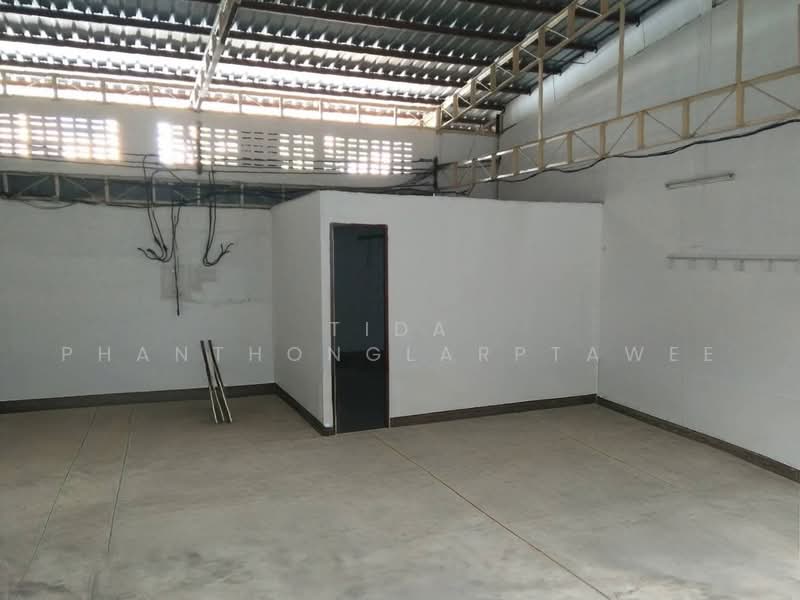 Warehouse for rent, On Nut, Sukhumvit 77. Convenient for large trucks. Close to BTS Skytrain and exp, Bangkok, Prawet, Bangkok, , 330 sqm, Warehouse/Factory For Rent, by Tida phanthonglarptawee, 500478712 - DDproperty.com