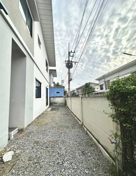 Modi Villa Ladkrabang-Suvarnabhumi : โมดิ วิลล่า ลาดกระบัง-สุวรรณภูมิ, ฉะเชิงเทรา, ถนนหลวงแพ่ง, คลองหลวงแพ่ง, เมืองฉะเชิงเทรา, ฉะเชิงเทรา, 100 ตร.ม., ทาวน์เฮ้าส์ ขาย, โดย The Best Property ต้อย, 500478891 - DDproperty.com