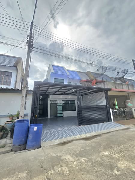 หมู่บ้านอยู่เจริญ1 คลอง4 ถนนพระองค์เจ้าสาย ถนนไสวประชาราษฎร์ ตำบลบึงยี่โถ อำเภอธัญบุรี ปทุมธานี, ปทุมธานี, ไสวประชาราษฎร์, บึงยี่โถ, ธัญบุรี, ปทุมธานี, 120 ตร.ม., ทาวน์เฮ้าส์ ขาย, โดย นภัสศรณ์ วงศ์สินไทยกร (นันท์), 500478931 - DDproperty.com