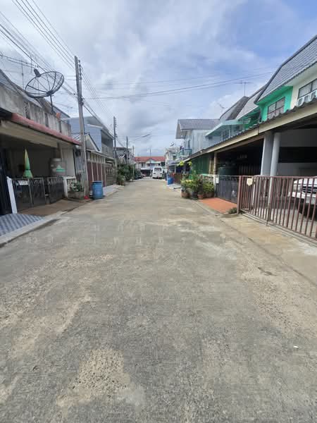 หมู่บ้านอยู่เจริญ1 คลอง4 ถนนพระองค์เจ้าสาย ถนนไสวประชาราษฎร์ ตำบลบึงยี่โถ อำเภอธัญบุรี ปทุมธานี, Pathum Thani, ไสวประชาราษฎร์, Bang Yitho, Thanyaburi, Pathum Thani, 3 Bedrooms, 120 sqm, Townhouse For Sale, by นภัสศรณ์ วงศ์สินไทยกร (นันท์), 500478931 - DDproperty.com