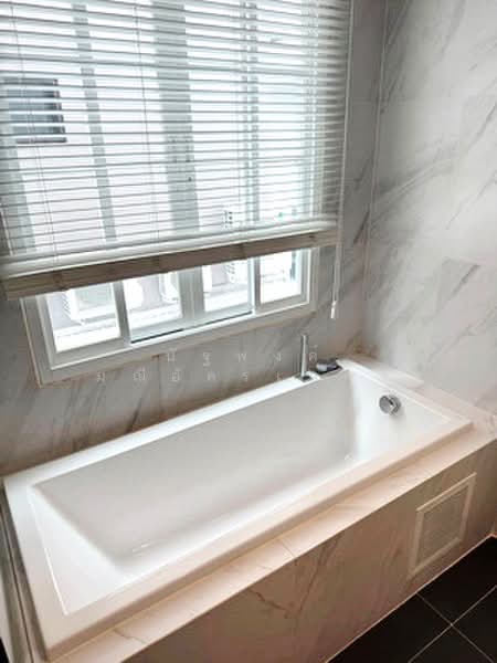 Baan Klang Muang Classe Ekkamai-Ramintra, Bangkok, Sukhonthasawat Road, Lat Phrao, Bangkok, 4 Bedrooms, 240 sqm, Single Detached House For Rent, by นัฐพงค์ มณีอัครเนตร, 500478939 - DDproperty.com