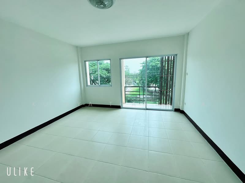 New 3-Story Commercial Bldg for Sale in Lamphun Prime Location, Lamphun, ถ.สายลำพูน-สันป่าตอง, Rim Ping, Muang Lamphun, Lamphun, , 173 sqm, Shophouse For Sale, by Kulaya Thanapura, 500479135 - DDproperty.com