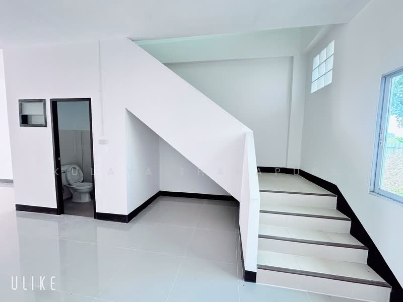 New 3-Story Commercial Bldg for Sale in Lamphun Prime Location, Lamphun, ถ.สายลำพูน-สันป่าตอง, Rim Ping, Muang Lamphun, Lamphun, , 173 sqm, Shophouse For Sale, by Kulaya Thanapura, 500479135 - DDproperty.com