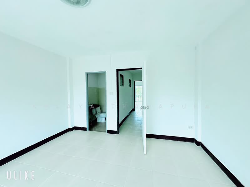 New 3-Story Commercial Bldg for Sale in Lamphun Prime Location, Lamphun, ถ.สายลำพูน-สันป่าตอง, Rim Ping, Muang Lamphun, Lamphun, , 173 sqm, Shophouse For Sale, by Kulaya Thanapura, 500479135 - DDproperty.com