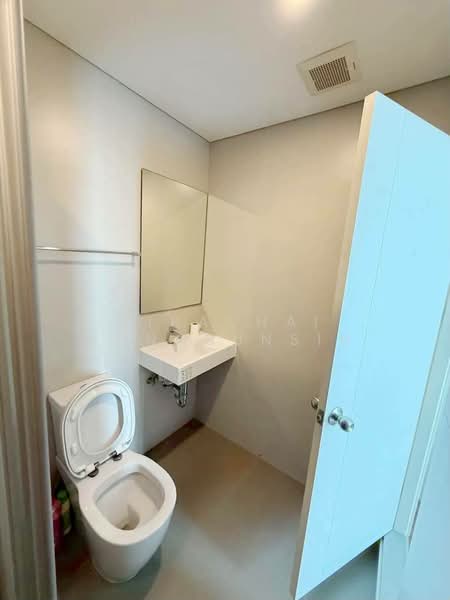 Lumpini Place Ratchada-Sathu, Bangkok, 501 3 Sathu Pradit 27 Alley, Chong Nonsi, Yan Nawa, Bangkok, 1 Bedroom, 29 sqm, Condo For Rent, by Virachai Vongbunsin, 500479137 - DDproperty.com