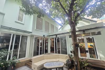 ขาย - ขายที่ดินพร้อมบ้าน 2 หลัง ในย่านพร้อมพงษ์, กรุงเทพ
