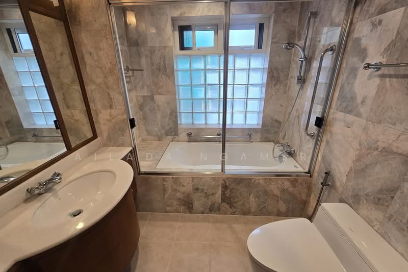 Land with 2 houses for sale in Phrom Phong, Bangkok, Sukhumvit 22, Khlong Toei, Bangkok, 6 Bedrooms, 268 sqm, Single Detached House For Sale, by Ailada Ngamsri, 500479169 - DDproperty.com